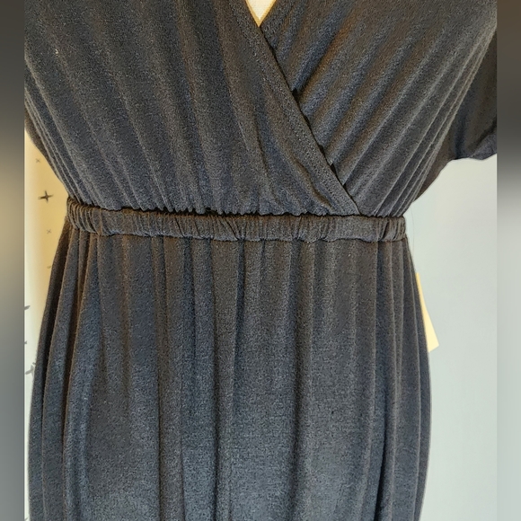 T-SHIRT Dress (L) Amazon Essentials Women's Surplice T-Shirt Dress - Picture 4 of 10